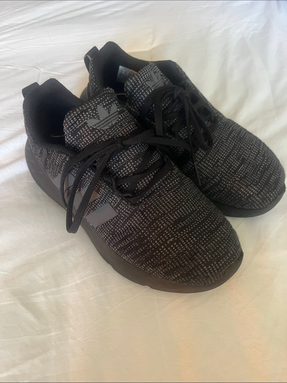 Adidas Kaptir kids Black Knit Low-Top Sneakers size 3